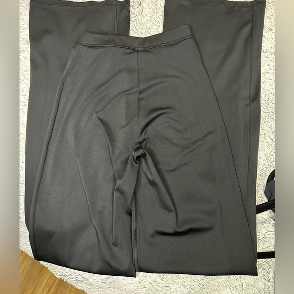 SOLD Gymshark Flare Leggings - Picture 4 of 7
